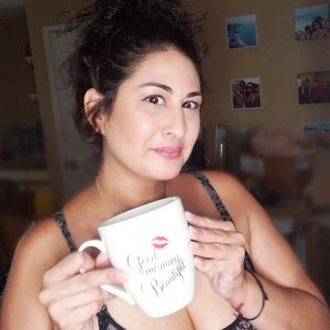 Meet your Posher, Raquel